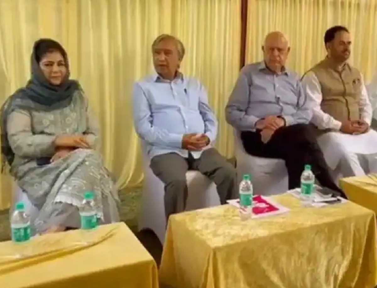 जम्मू कश्मीर में गैर-मतदाताओं के मुद्दे पर सर्वदलीय बैठक जारी जम्मू कश्मीर में गैर-मतदाताओं के मुद्दे पर सर्वदलीय बैठक जारी